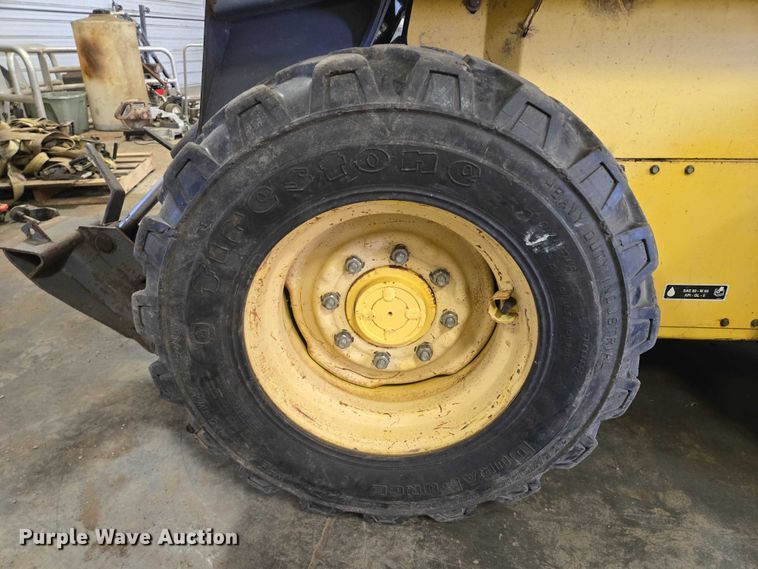 image for item DY1422 2001 New Holland LS180 skid steer loader