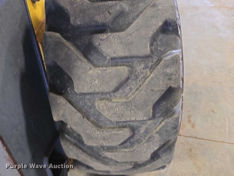 image for item DY1422 2001 New Holland LS180 skid steer loader