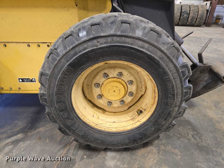 image for item DY1422 2001 New Holland LS180 skid steer loader