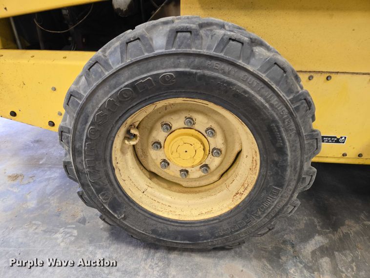 image for item DY1422 2001 New Holland LS180 skid steer loader