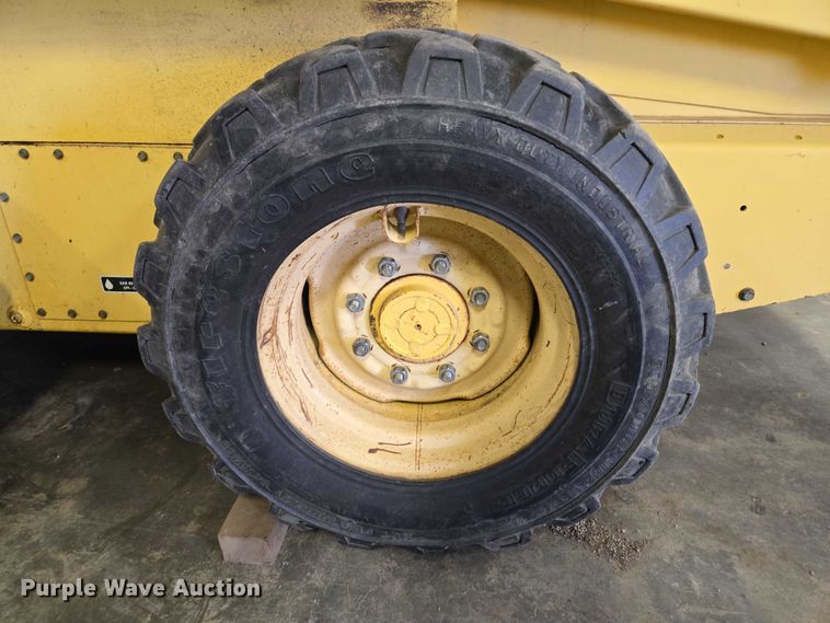 image for item DY1422 2001 New Holland LS180 skid steer loader