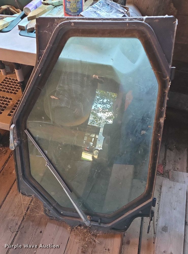 image for item DY1422 2001 New Holland LS180 skid steer loader