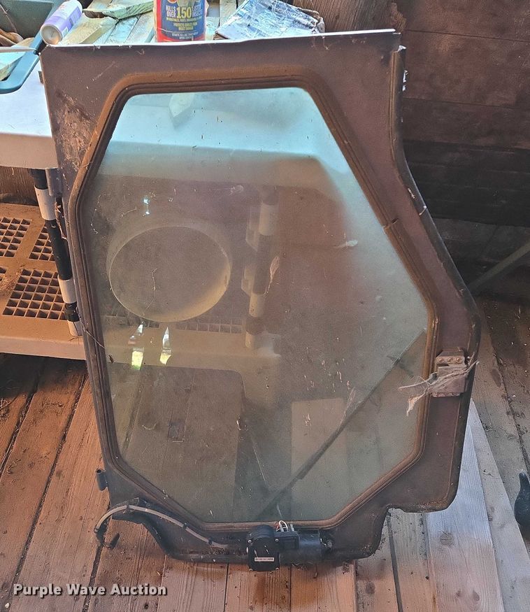 image for item DY1422 2001 New Holland LS180 skid steer loader