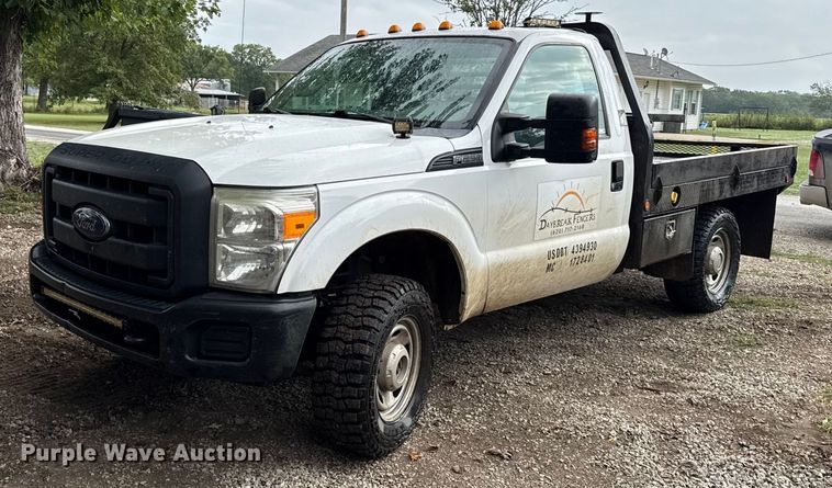 image for item DY8205 2013 Ford F250 Super Duty flatbed pickup truck