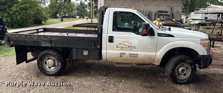 image for item DY8205 2013 Ford F250 Super Duty flatbed pickup truck