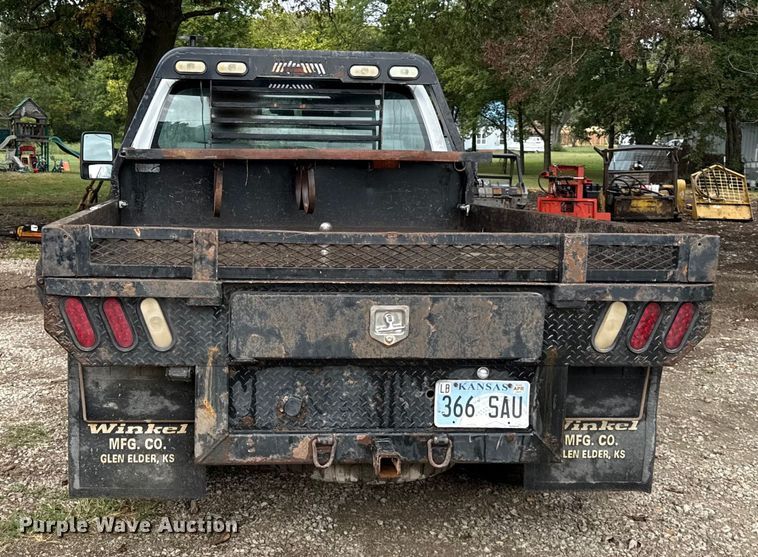 image for item DY8205 2013 Ford F250 Super Duty flatbed pickup truck