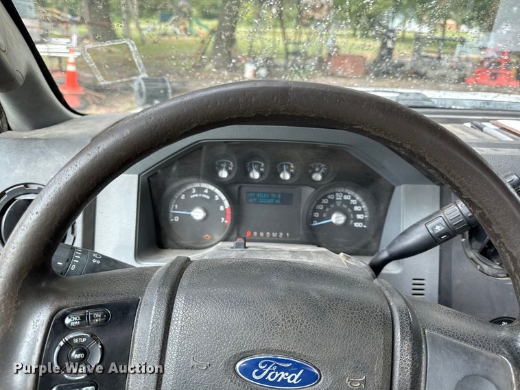 image for item DY8205 2013 Ford F250 Super Duty flatbed pickup truck