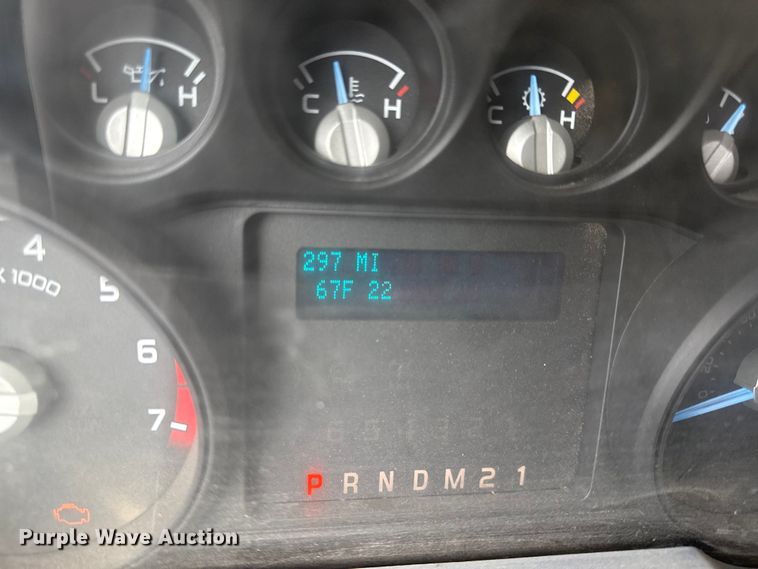 image for item DY8205 2013 Ford F250 Super Duty flatbed pickup truck