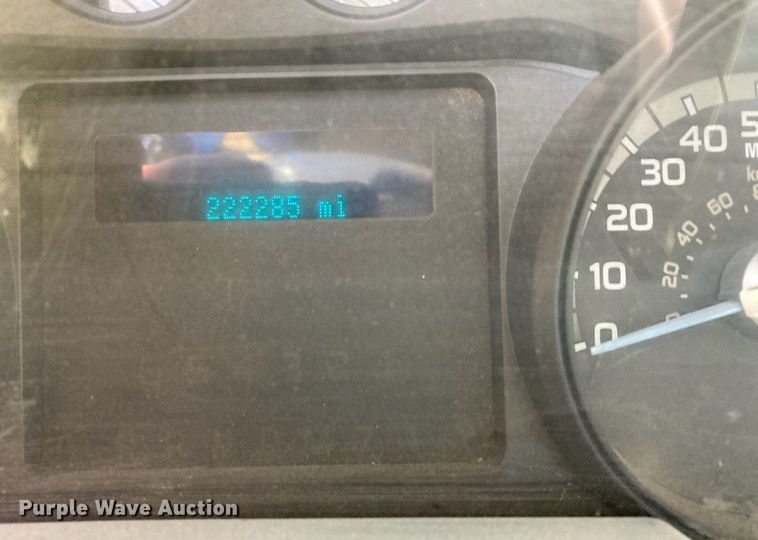 image for item DY8205 2013 Ford F250 Super Duty flatbed pickup truck