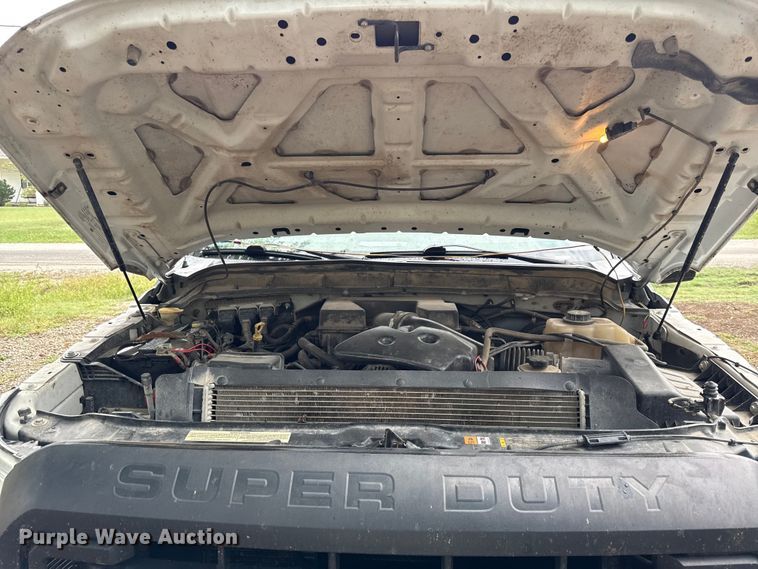 image for item DY8205 2013 Ford F250 Super Duty flatbed pickup truck