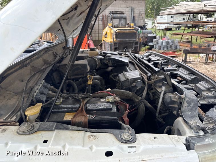 image for item DY8205 2013 Ford F250 Super Duty flatbed pickup truck