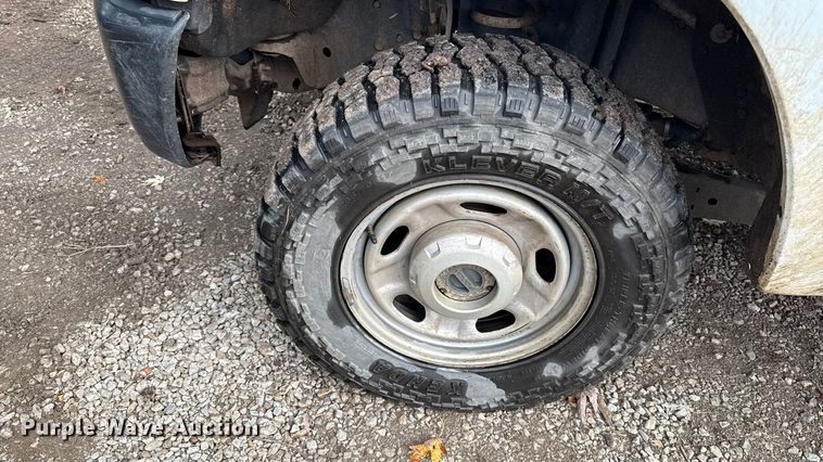 image for item DY8205 2013 Ford F250 Super Duty flatbed pickup truck