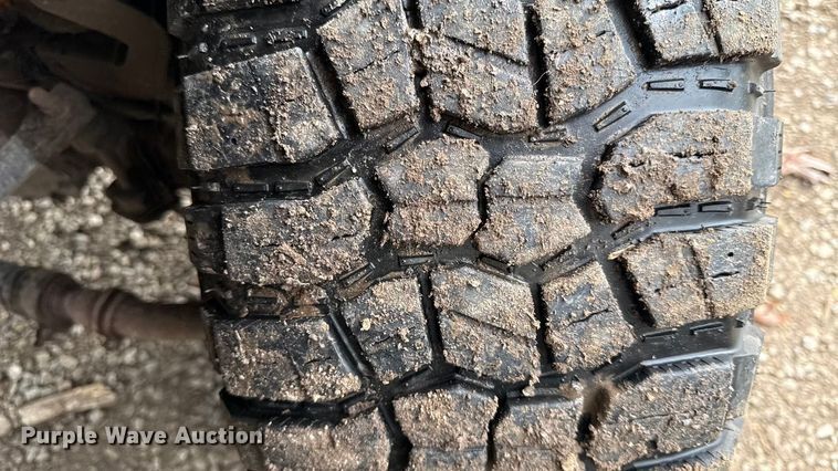 image for item DY8205 2013 Ford F250 Super Duty flatbed pickup truck