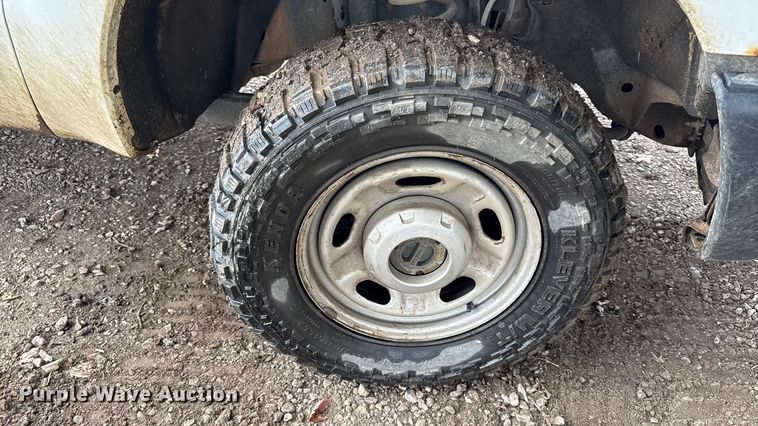 image for item DY8205 2013 Ford F250 Super Duty flatbed pickup truck