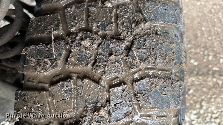 image for item DY8205 2013 Ford F250 Super Duty flatbed pickup truck