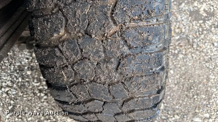 image for item DY8205 2013 Ford F250 Super Duty flatbed pickup truck