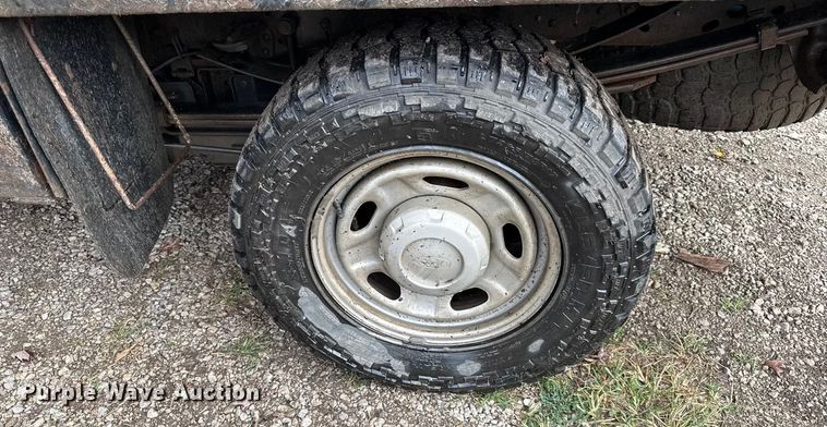 image for item DY8205 2013 Ford F250 Super Duty flatbed pickup truck