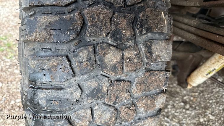 image for item DY8205 2013 Ford F250 Super Duty flatbed pickup truck