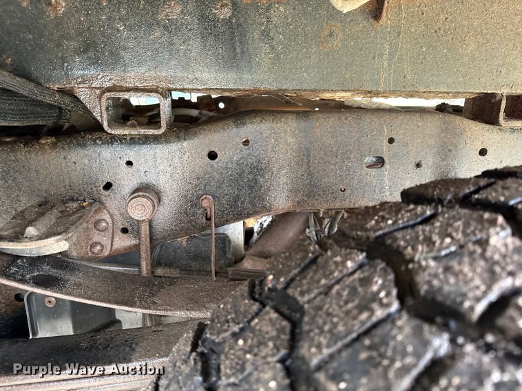 image for item DY8205 2013 Ford F250 Super Duty flatbed pickup truck