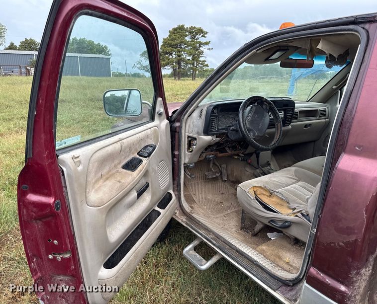 image for item DY8227 1995 Dodge Ram 2500 pickup truck cab and chassis