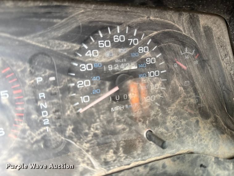 image for item DY8227 1995 Dodge Ram 2500 pickup truck cab and chassis