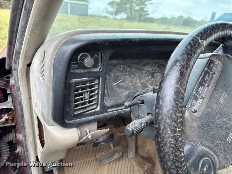 image for item DY8227 1995 Dodge Ram 2500 pickup truck cab and chassis