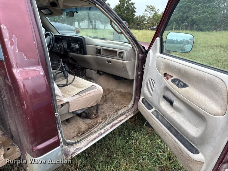 image for item DY8227 1995 Dodge Ram 2500 pickup truck cab and chassis