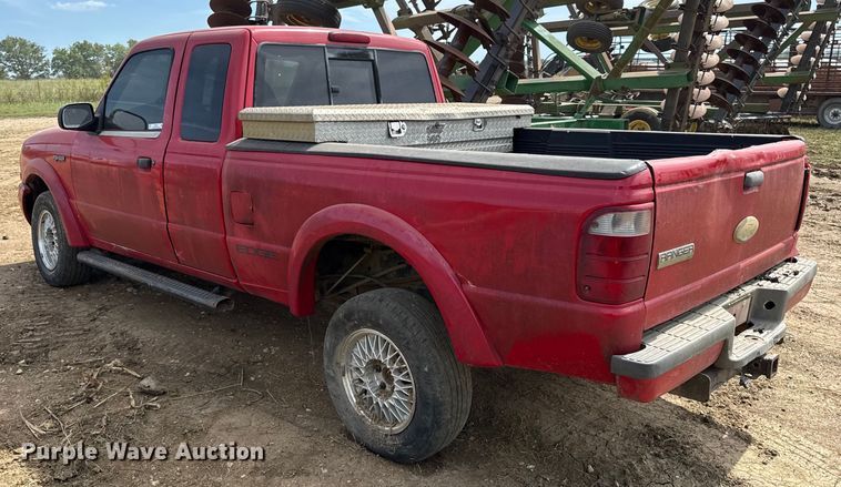 image for item DY8251 2002 Ford Ranger SuperCab pickup truck