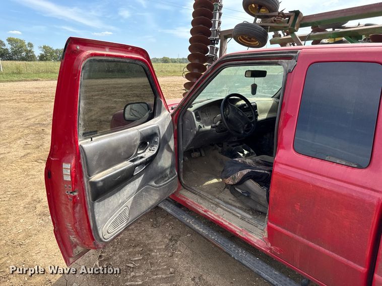 image for item DY8251 2002 Ford Ranger SuperCab pickup truck