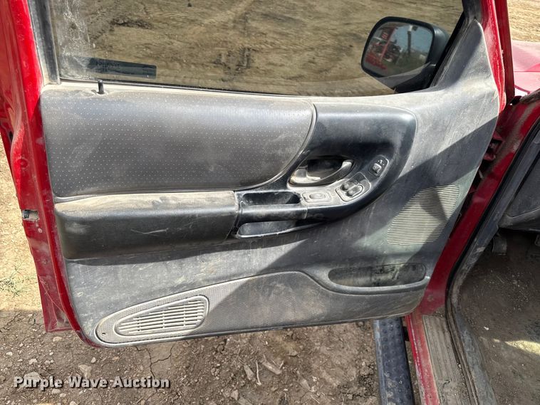 image for item DY8251 2002 Ford Ranger SuperCab pickup truck