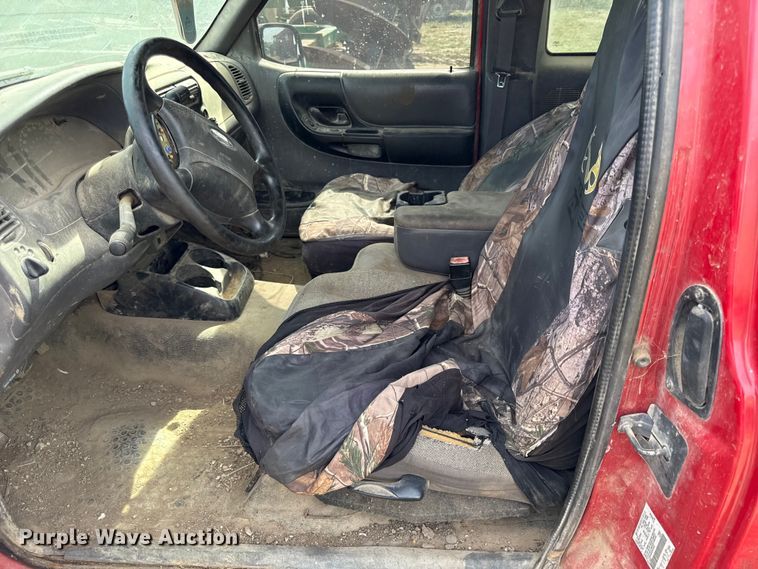 image for item DY8251 2002 Ford Ranger SuperCab pickup truck