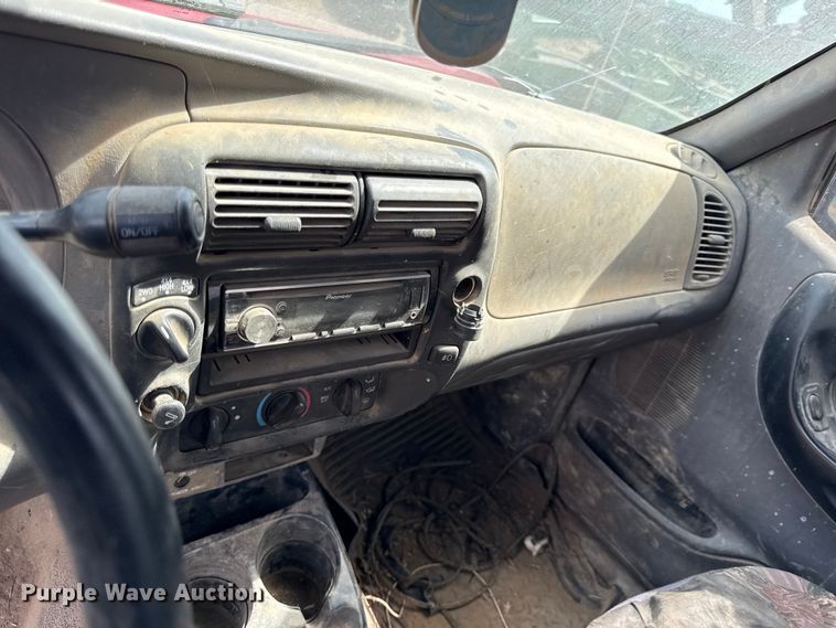 image for item DY8251 2002 Ford Ranger SuperCab pickup truck