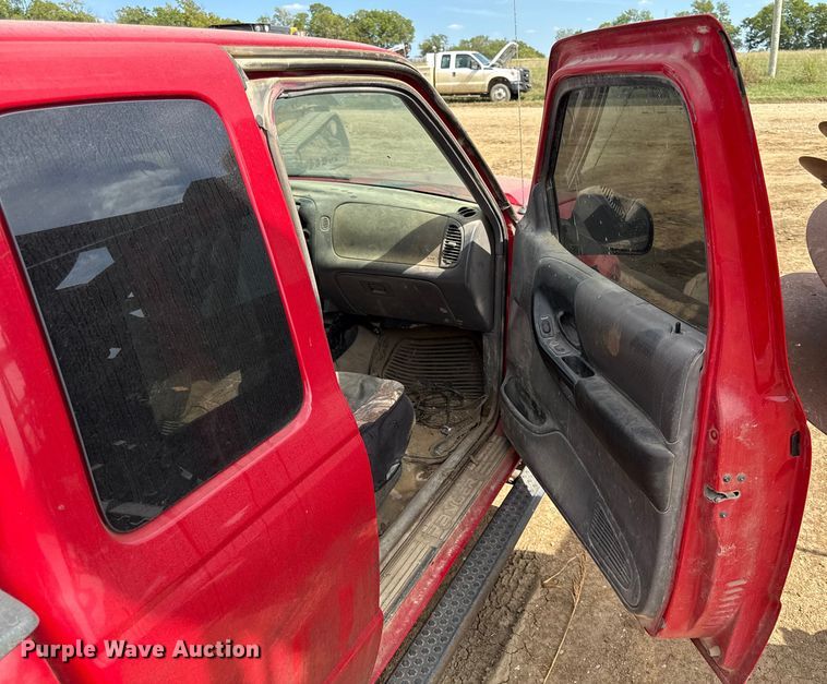 image for item DY8251 2002 Ford Ranger SuperCab pickup truck