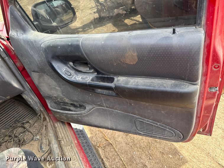 image for item DY8251 2002 Ford Ranger SuperCab pickup truck