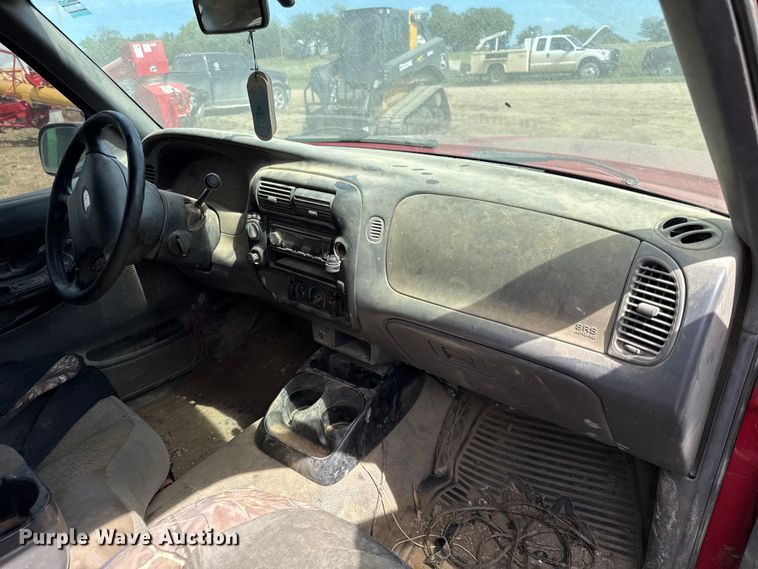 image for item DY8251 2002 Ford Ranger SuperCab pickup truck