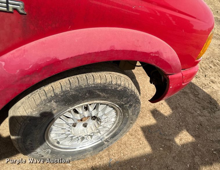 image for item DY8251 2002 Ford Ranger SuperCab pickup truck