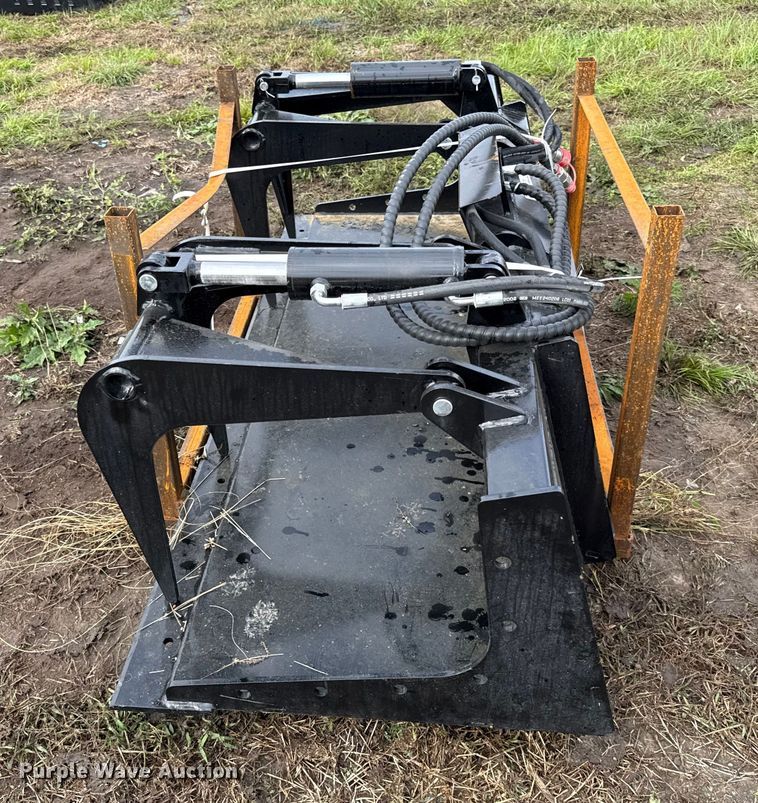 image for item DY8272 2025 GIYI PG72 skid steer grapple bucket