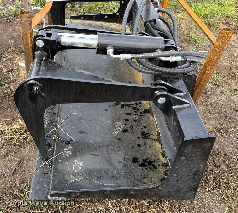 image for item DY8272 2025 GIYI PG72 skid steer grapple bucket