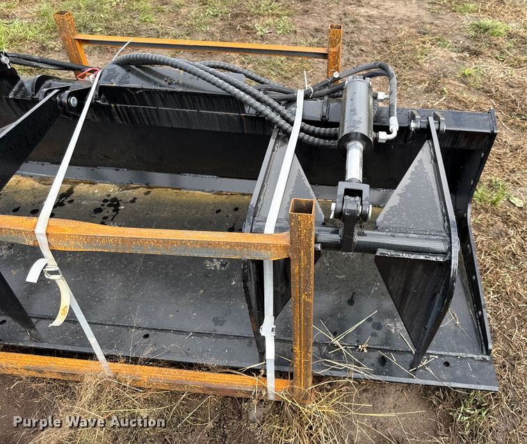 image for item DY8272 2025 GIYI PG72 skid steer grapple bucket