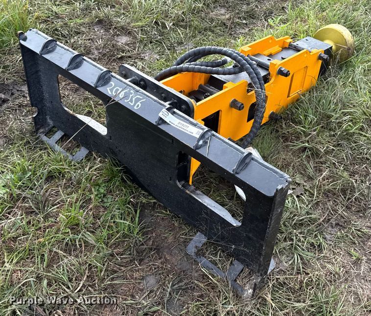 image for item DY8277 2025 GIYI D680 skid steer post driver