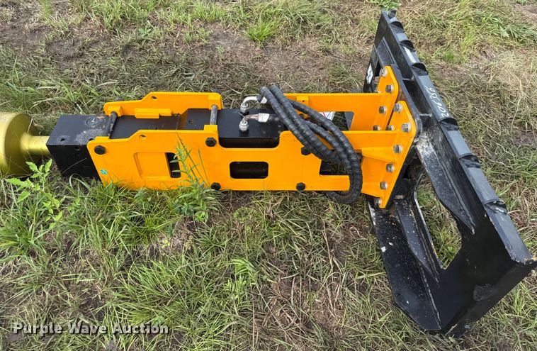 image for item DY8277 2025 GIYI D680 skid steer post driver