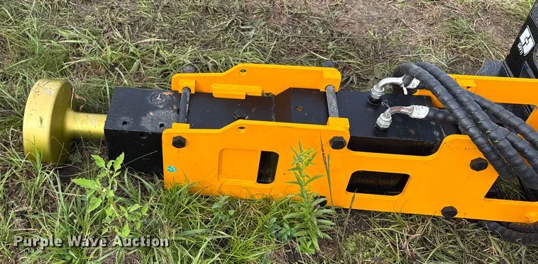 image for item DY8277 2025 GIYI D680 skid steer post driver