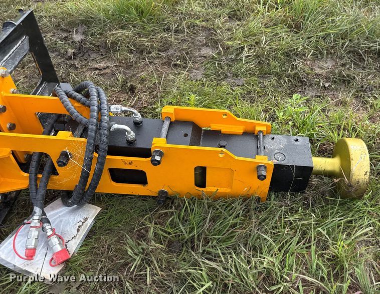 image for item DY8277 2025 GIYI D680 skid steer post driver