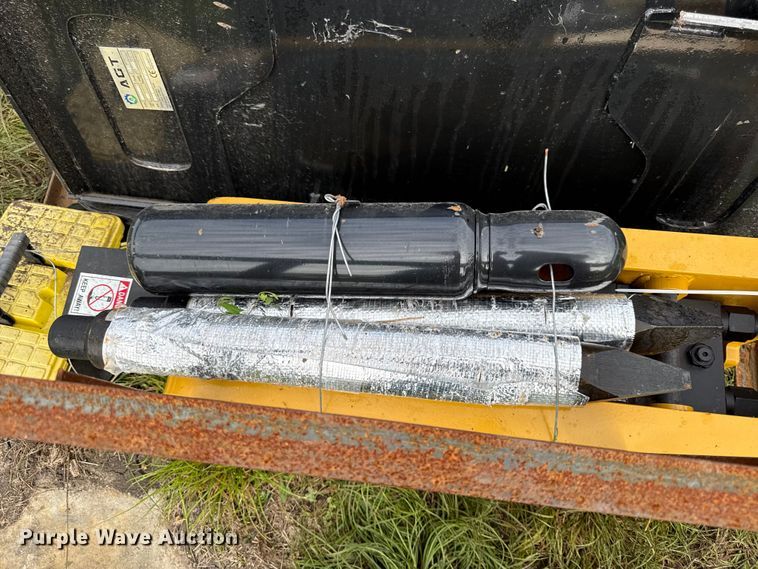 image for item DY8278 2025 AGT SSHH680 skid steer breaker