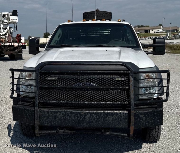 image for item DY8292 2014 Ford F550 Super Duty Crew Cab flatbed truck