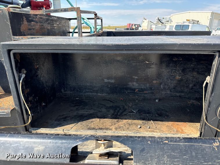 image for item DY8292 2014 Ford F550 Super Duty Crew Cab flatbed truck