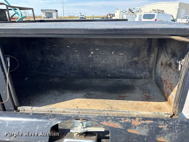 image for item DY8292 2014 Ford F550 Super Duty Crew Cab flatbed truck