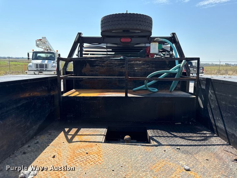 image for item DY8292 2014 Ford F550 Super Duty Crew Cab flatbed truck