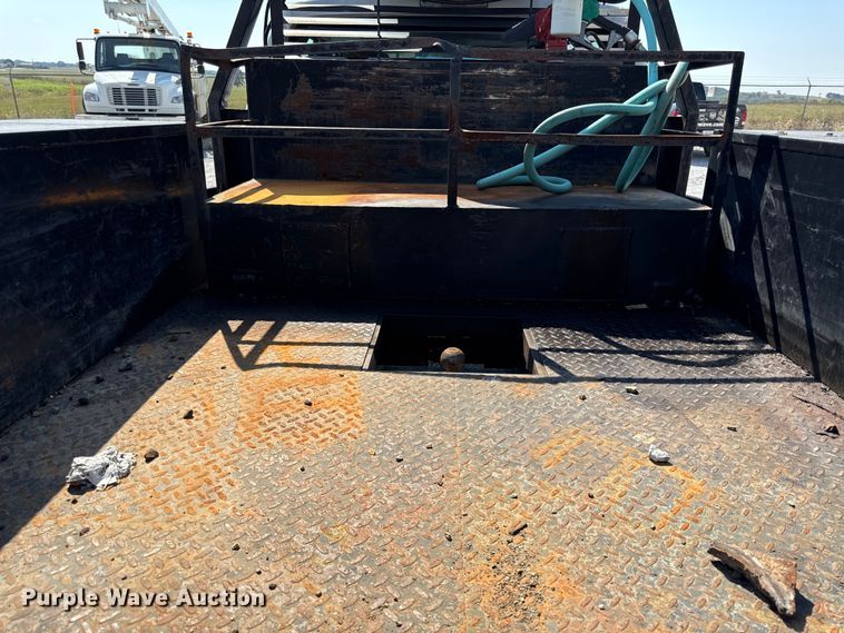 image for item DY8292 2014 Ford F550 Super Duty Crew Cab flatbed truck