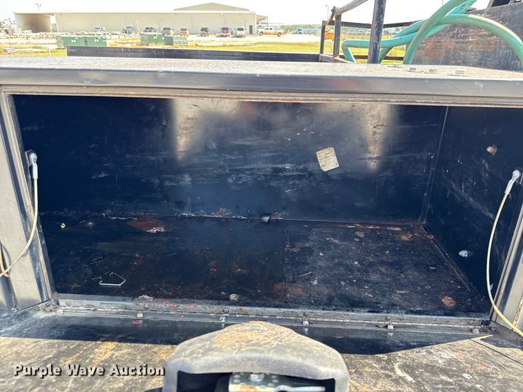 image for item DY8292 2014 Ford F550 Super Duty Crew Cab flatbed truck